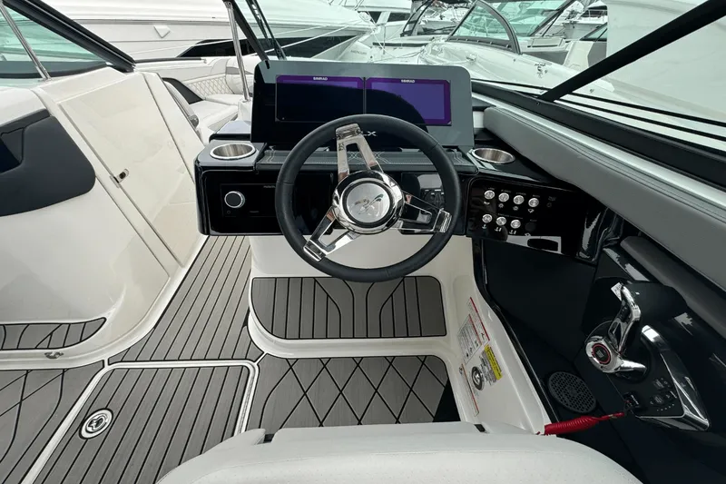 Slide: The Image of Sea Ray SLX 260 Outboard 2025 - 24