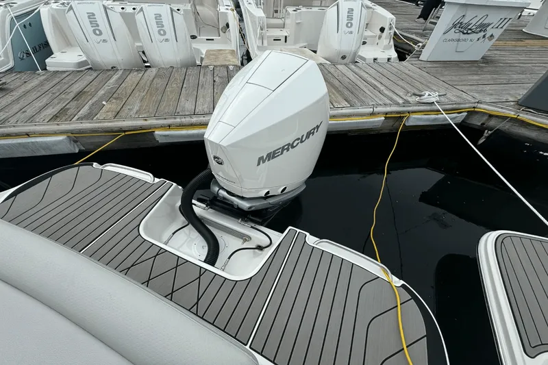 Slide: The Image of Sea Ray SLX 260 Outboard 2025 - 3