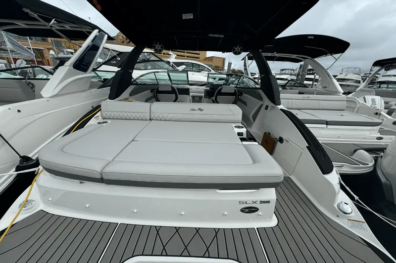 Slide: The Image of Sea Ray SLX 260 Outboard 2025 - 4