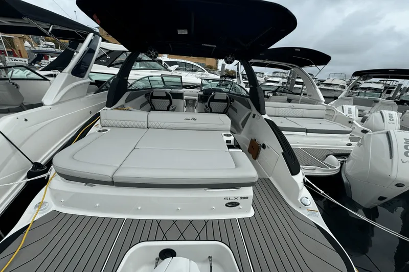 Slide: The Image of Sea Ray SLX 260 Outboard 2025 - 5