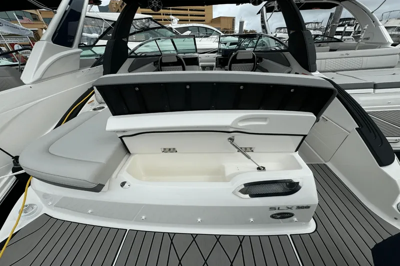 Slide: The Image of Sea Ray SLX 260 Outboard 2025 - 6