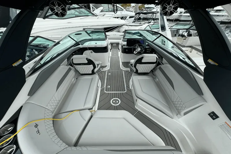 Slide: The Image of Sea Ray SLX 260 Outboard 2025 - 8