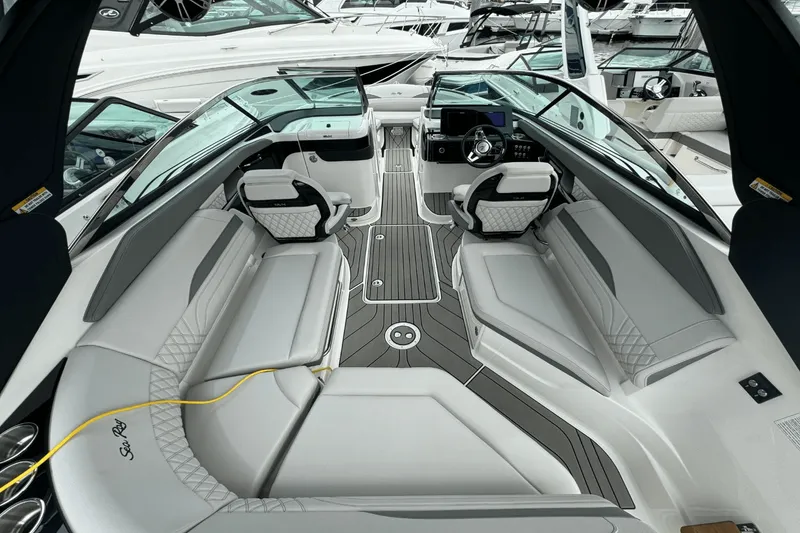 Slide: The Image of Sea Ray SLX 260 Outboard 2025 - 9