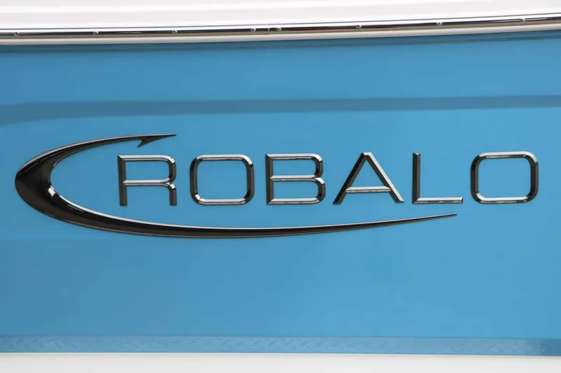 Slide: The Image of Robalo R200 2027 - 21