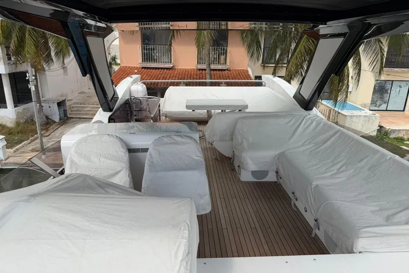 Slide: The Image of Sunseeker Manhattan 68 2021 - 91