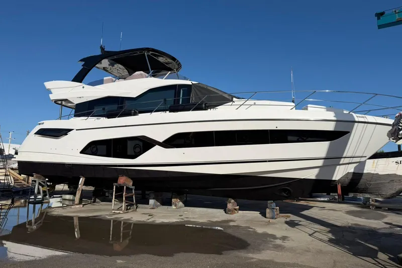 Slide: The Image of Sunseeker Manhattan 68 2021 - 97