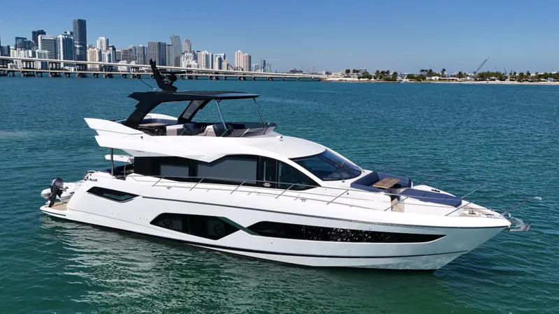 Slide: The Image of Sunseeker Manhattan 68 2021 - 4