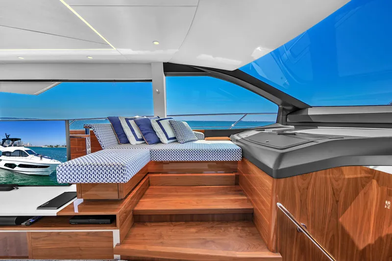 Slide: The Image of Sunseeker Manhattan 68 2021 - 22