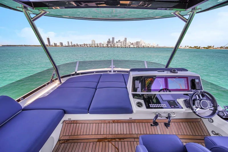 Slide: The Image of Sunseeker Manhattan 68 2021 - 66