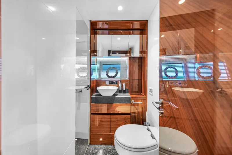 Slide: The Image of Sunseeker Manhattan 68 2021 - 52