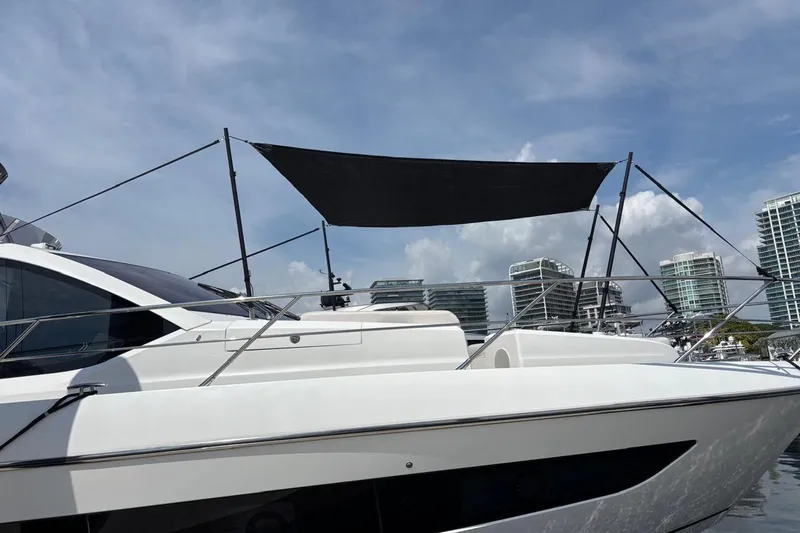 Slide: The Image of Sunseeker Manhattan 68 2021 - 86
