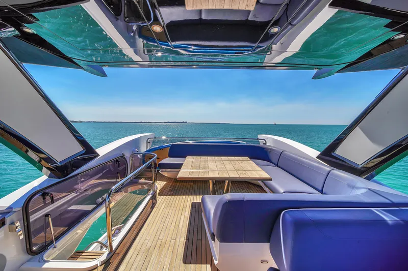 Slide: The Image of Sunseeker Manhattan 68 2021 - 47