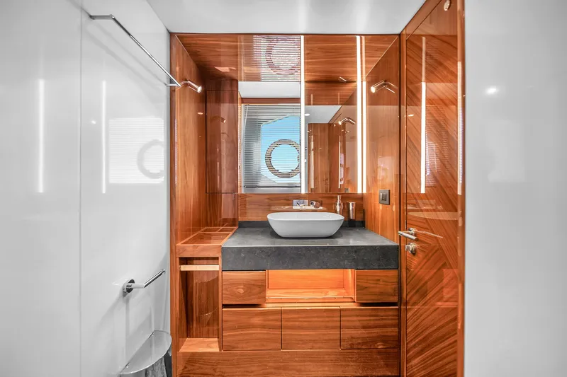 Slide: The Image of Sunseeker Manhattan 68 2021 - 45