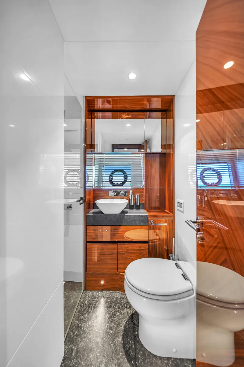 Slide: The Image of Sunseeker Manhattan 68 2021 - 38