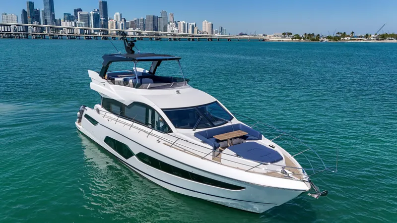 Slide: The Image of Sunseeker Manhattan 68 2021 - 5
