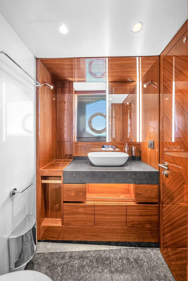 Slide: The Image of Sunseeker Manhattan 68 2021 - 39
