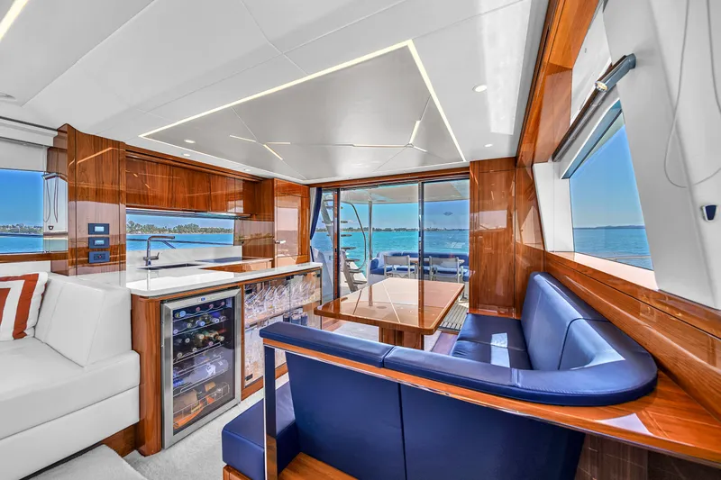 Slide: The Image of Sunseeker Manhattan 68 2021 - 14