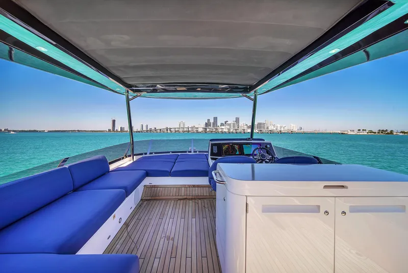 Slide: The Image of Sunseeker Manhattan 68 2021 - 50