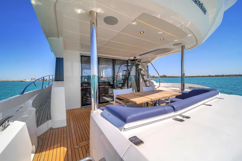 Slide: The Image of Sunseeker Manhattan 68 2021 - 54