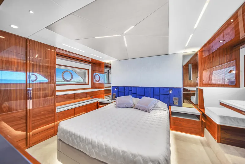 Slide: The Image of Sunseeker Manhattan 68 2021 - 32