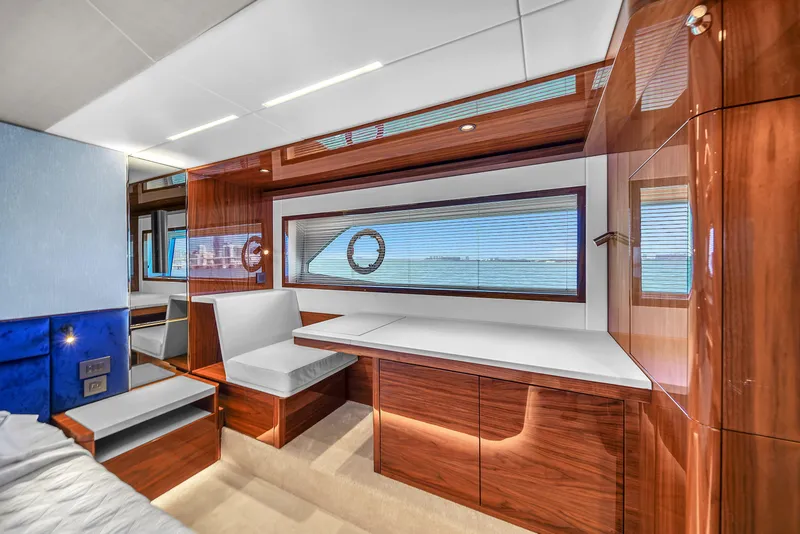 Slide: The Image of Sunseeker Manhattan 68 2021 - 27