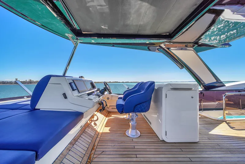 Slide: The Image of Sunseeker Manhattan 68 2021 - 65