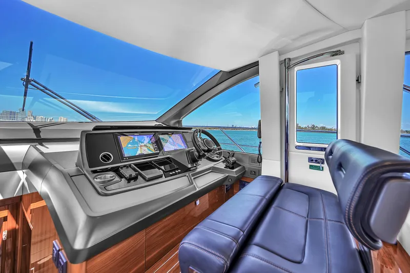 Slide: The Image of Sunseeker Manhattan 68 2021 - 25