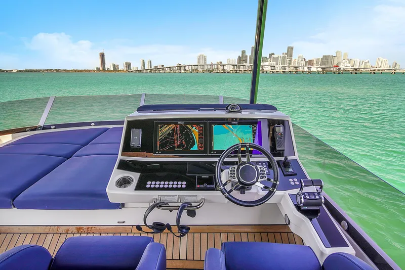 Slide: The Image of Sunseeker Manhattan 68 2021 - 69