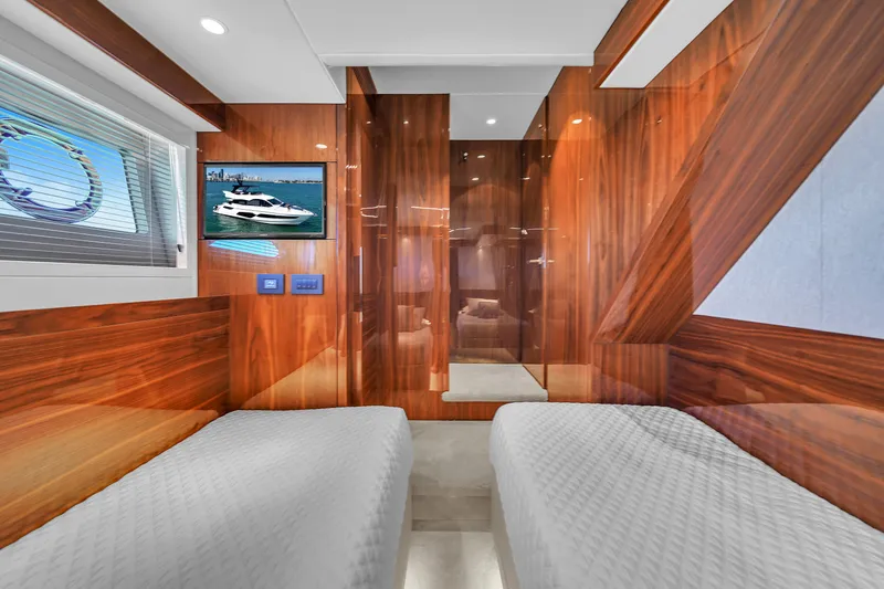 Slide: The Image of Sunseeker Manhattan 68 2021 - 44