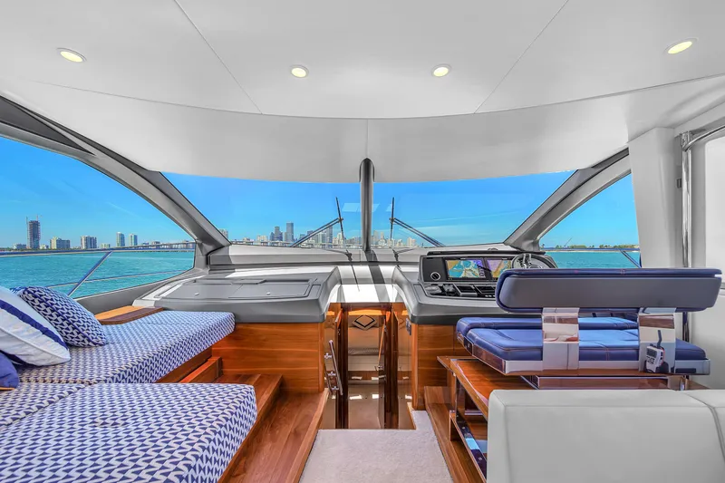 Slide: The Image of Sunseeker Manhattan 68 2021 - 21