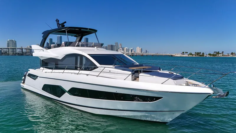 Slide: The Image of Sunseeker Manhattan 68 2021 - 3
