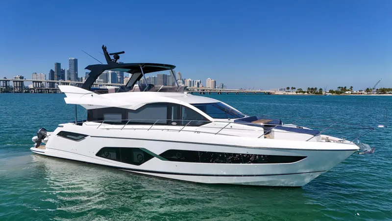 Slide: The Image of Sunseeker Manhattan 68 2021 - 2