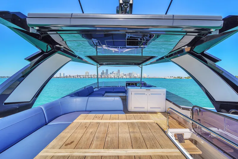 Slide: The Image of Sunseeker Manhattan 68 2021 - 49