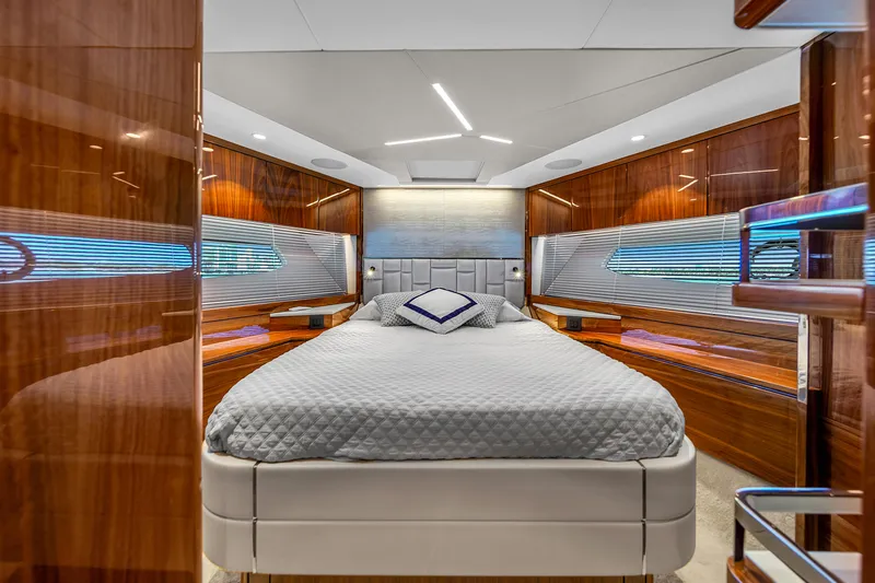 Slide: The Image of Sunseeker Manhattan 68 2021 - 37