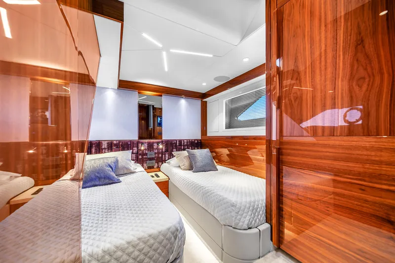 Slide: The Image of Sunseeker Manhattan 68 2021 - 42