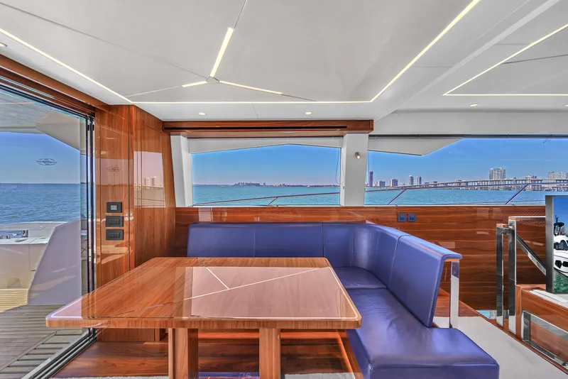 Slide: The Image of Sunseeker Manhattan 68 2021 - 13