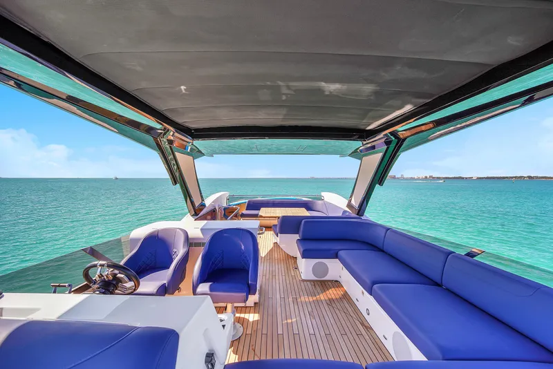 Slide: The Image of Sunseeker Manhattan 68 2021 - 61