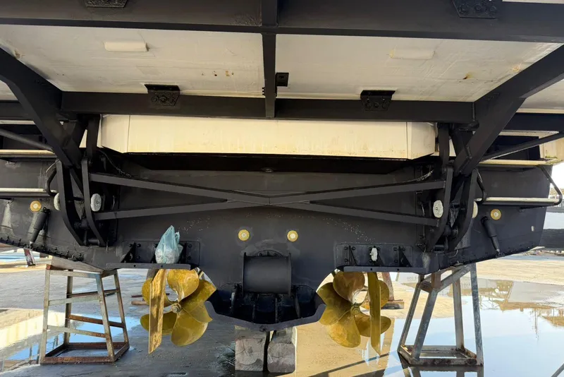 Slide: The Image of Sunseeker Manhattan 68 2021 - 98