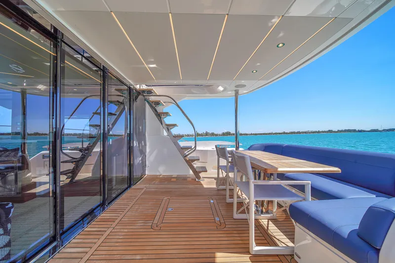 Slide: The Image of Sunseeker Manhattan 68 2021 - 59