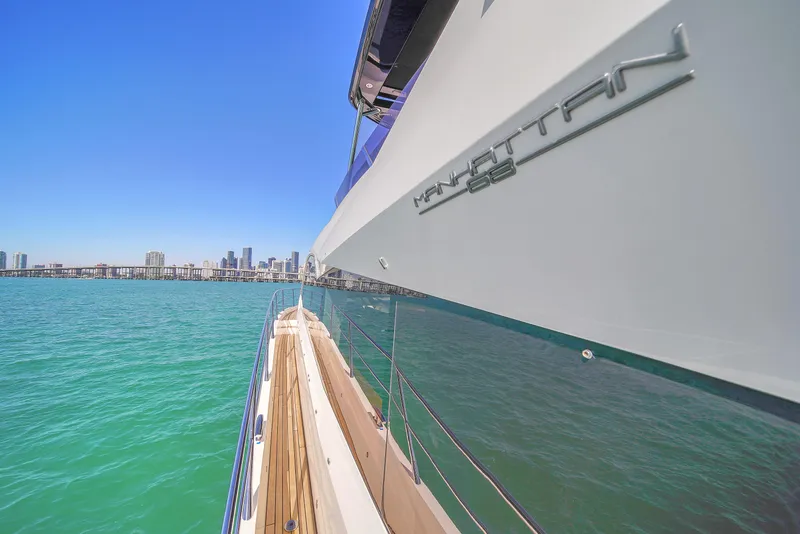 Slide: The Image of Sunseeker Manhattan 68 2021 - 74