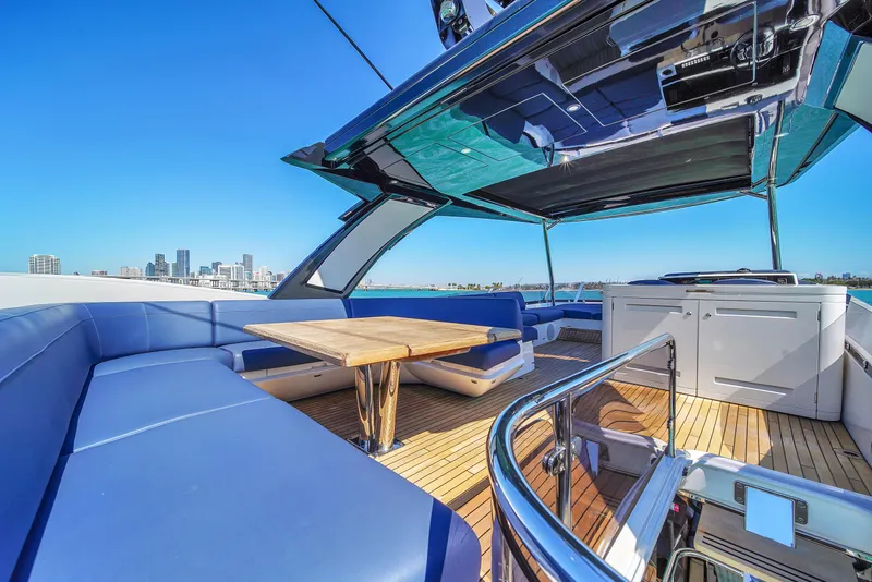 Slide: The Image of Sunseeker Manhattan 68 2021 - 46
