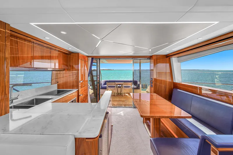 Slide: The Image of Sunseeker Manhattan 68 2021 - 15