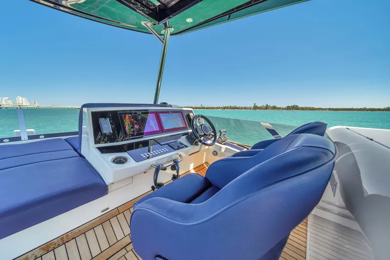 Slide: The Image of Sunseeker Manhattan 68 2021 - 67