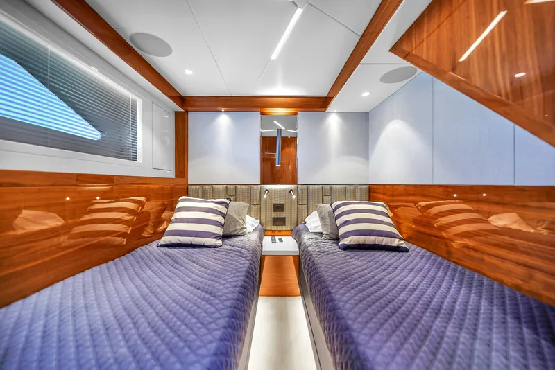 Slide: The Image of Sunseeker Manhattan 68 2021 - 41