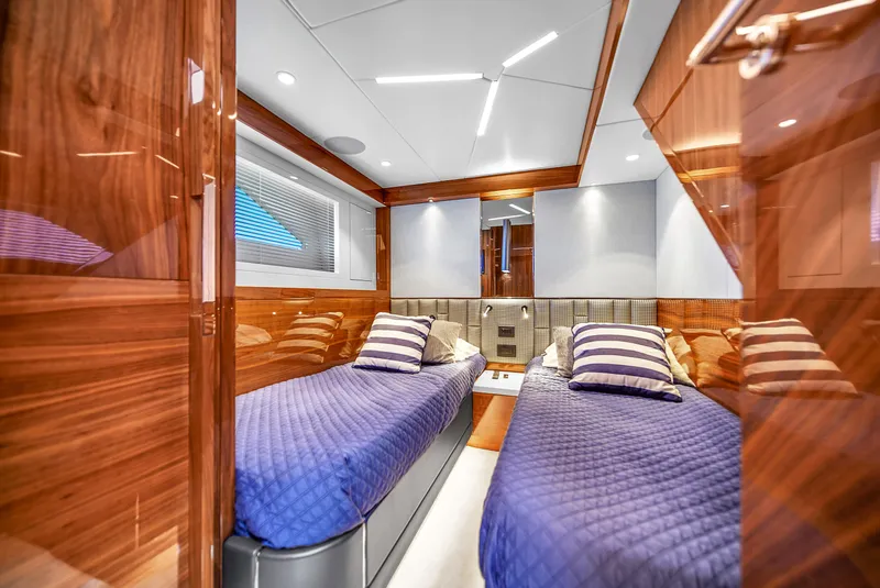 Slide: The Image of Sunseeker Manhattan 68 2021 - 40