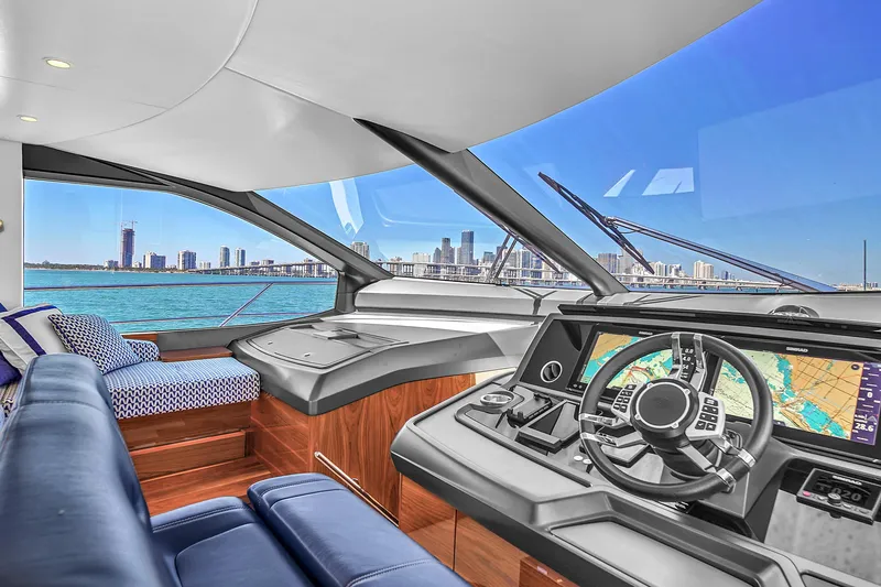 Slide: The Image of Sunseeker Manhattan 68 2021 - 24