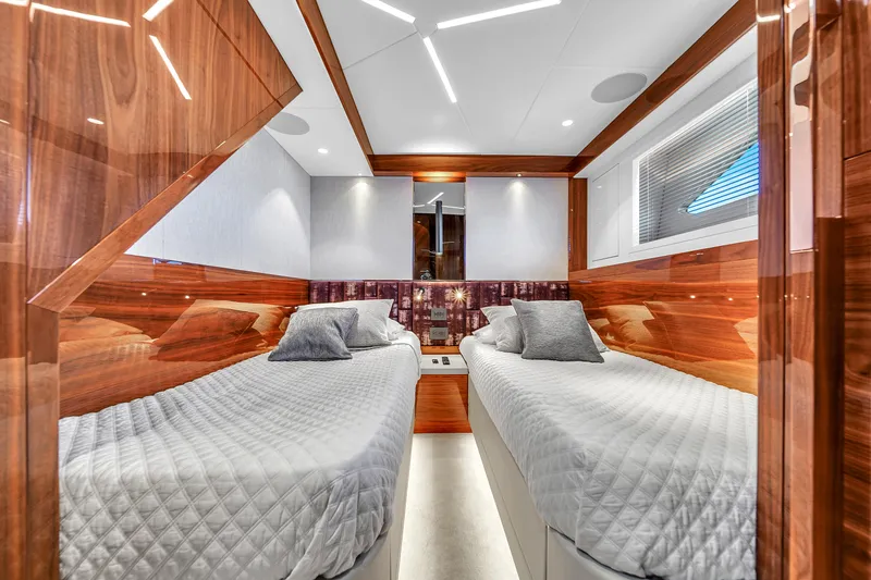 Slide: The Image of Sunseeker Manhattan 68 2021 - 43