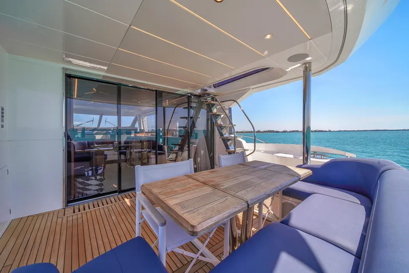 Slide: The Image of Sunseeker Manhattan 68 2021 - 56
