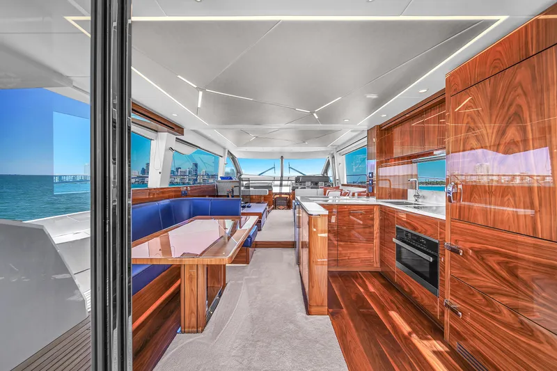 Slide: The Image of Sunseeker Manhattan 68 2021 - 8