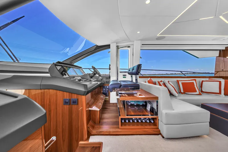 Slide: The Image of Sunseeker Manhattan 68 2021 - 23